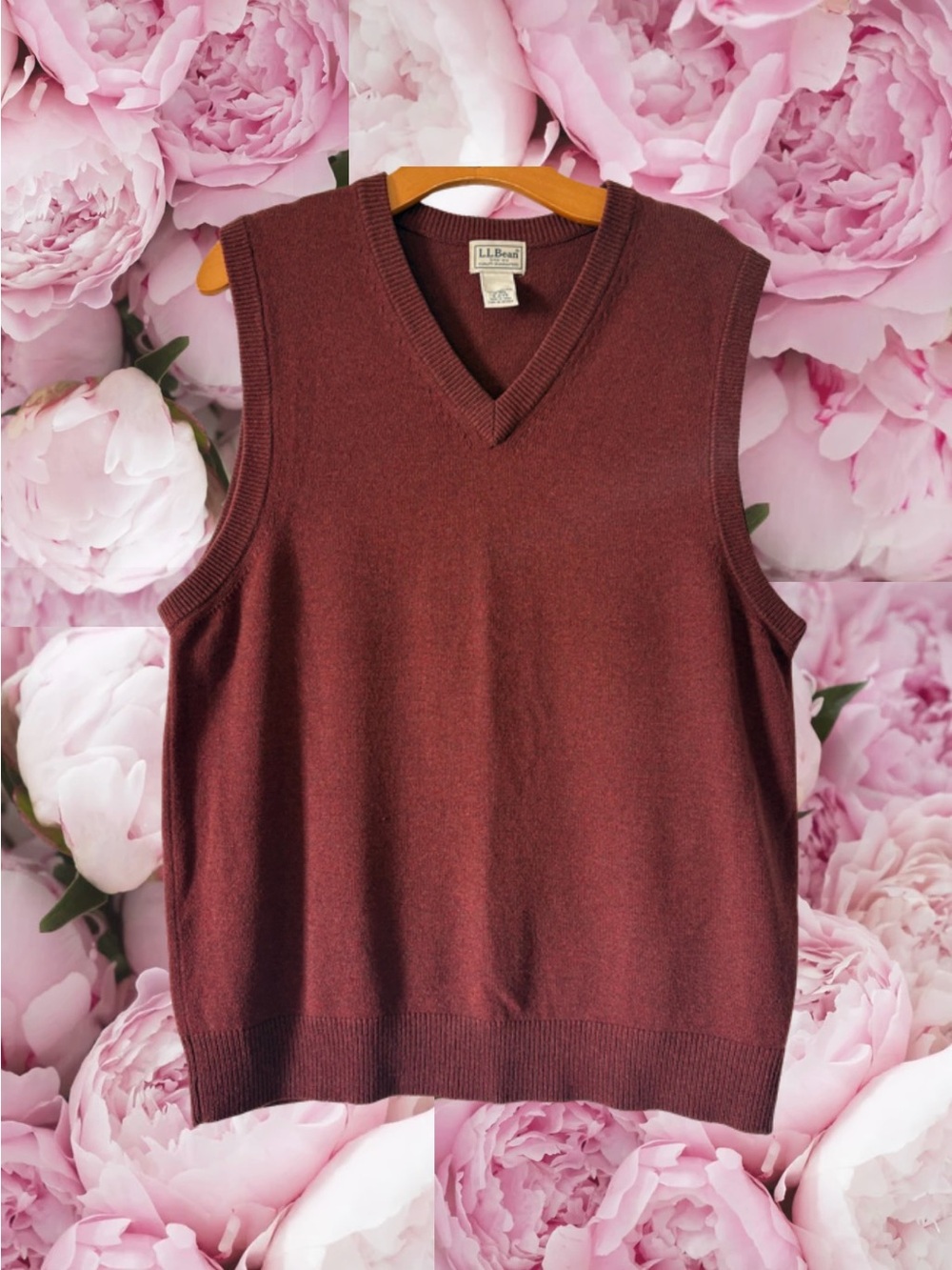 VTG L.L. Bean Red V-Neck Vest 100% Wool Ribbed Hem Classic cottagecore